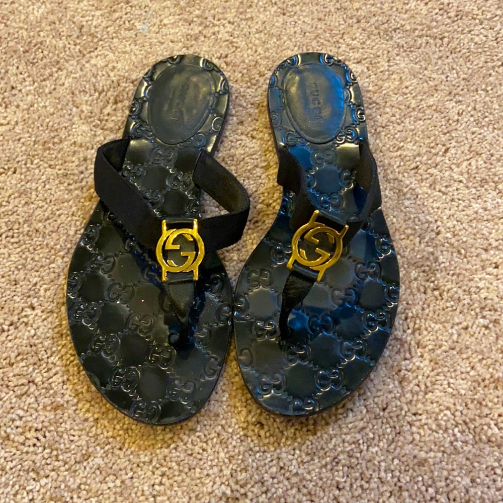 Gucci women’s thing sandals 38